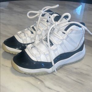 Boys Jordan 11 Retro- used